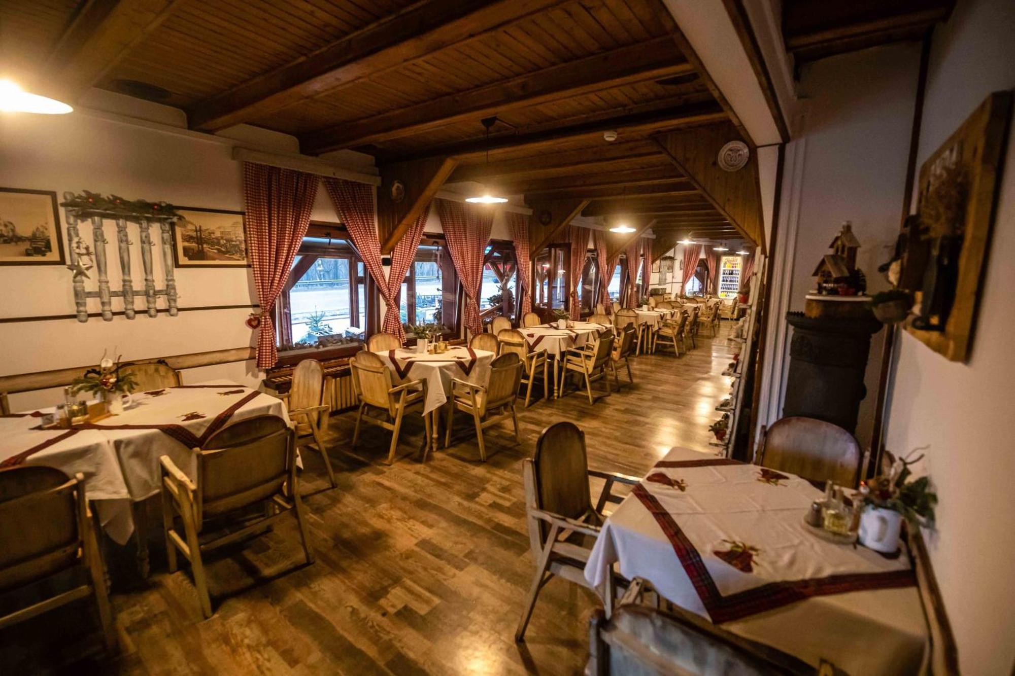 Pensiune Restaurant Lyra Corunca Exterior photo